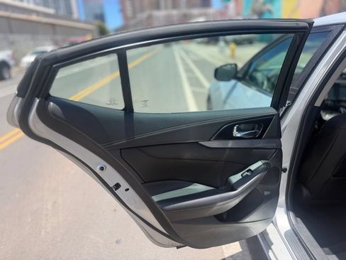 Used 2018 Nissan Maxima 3.5 SV FWD image 9