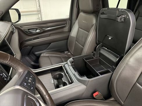 Used 2021 GMC Yukon Denali w/ Denali Premium Package image 27