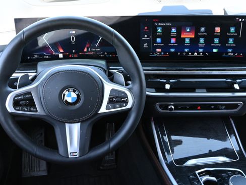 Used 2026 BMW X7 xDrive40i w/ M Sport Package AWD/4WD image 17