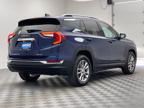 Used 2022 GMC Terrain SLT w/ Infotainment Package II AWD/4WD image 8