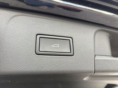 Used 2025 Volkswagen Atlas SEL AWD/4WD image 34