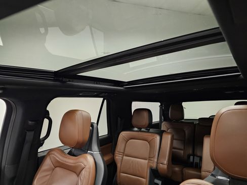 Used 2023 Lincoln Navigator L Reserve image 10