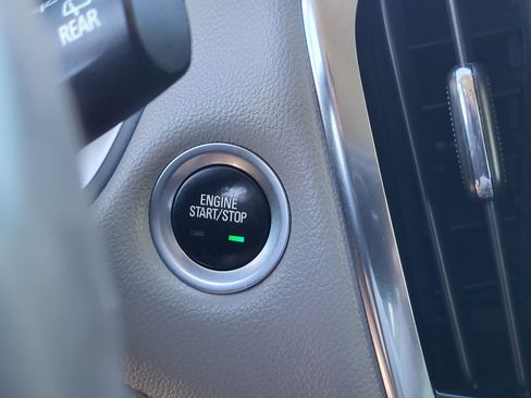 Used 2020 Chevrolet Traverse LT w/ Driver Confidence II Package image 24