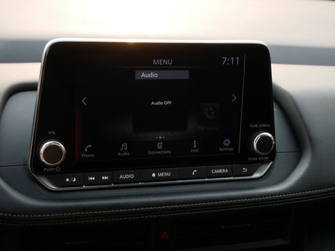 Used 2024 Nissan Rogue S AWD/4WD image 17