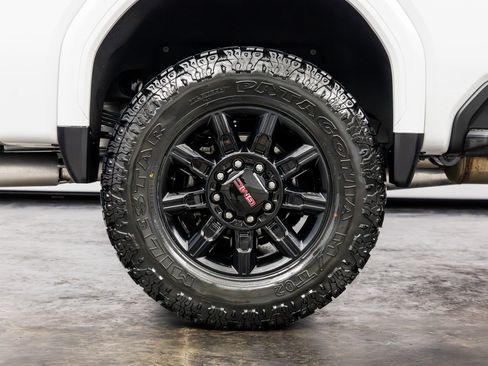 Used 2025 GMC Sierra 2500 AT4 w/ AT4 Premium Plus Package AWD/4WD image 28