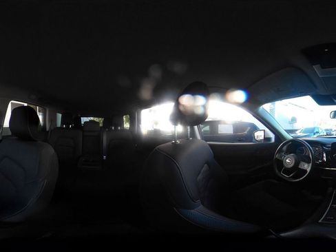 Used 2025 Nissan Pathfinder SV image 43