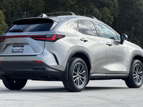 Used 2025 Lexus NX 250 FWD w/ Accessory Package (Z2) image 8