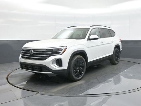 New 2026 Volkswagen Atlas SE image 3