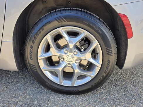 Used 2018 Chrysler Pacifica Limited FWD image 37