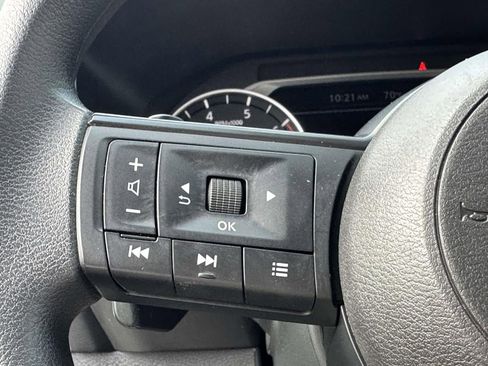 Used 2024 Nissan Rogue SV image 31