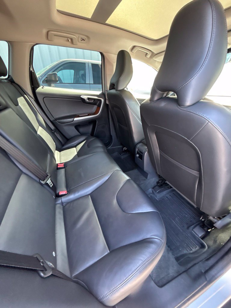 Used 2017 Volvo XC60 T5 Inscription w/ Preferred Option Package FWD image 21