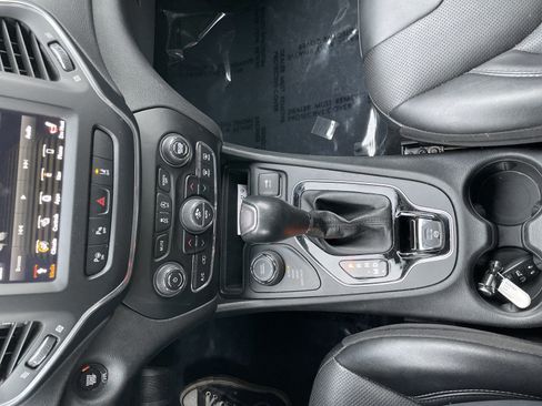 Certified 2023 Jeep Cherokee Altitude Lux image 18