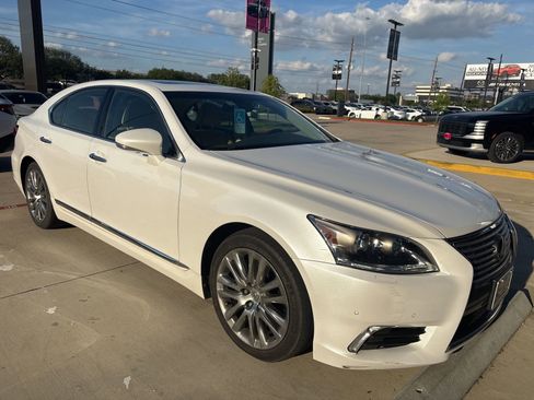 Used 2016 Lexus LS 460 w/ Comfort Package image 3