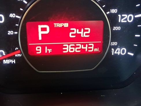 Used 2016 Kia Soul + FWD image 16