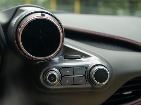 Used 2023 Ferrari F8 Tributo RWD image 41