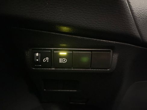 Used 2025 Toyota Corolla Cross LE FWD image 28