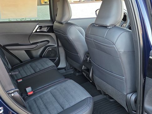 New 2026 Mitsubishi Outlander SE image 28