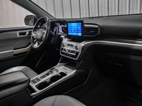 Used 2021 Ford Explorer XLT w/ Equipment Group 202A image 12