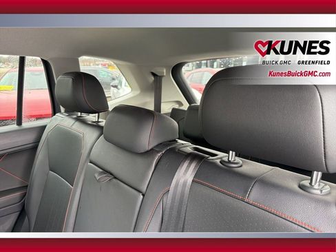 Used 2024 Volkswagen Tiguan SE image 34