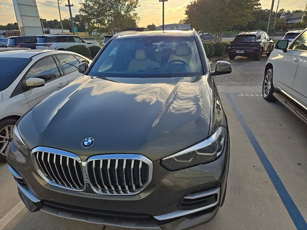 Used 2022 BMW X5 sDrive40i w/ Premium Package RWD image 2