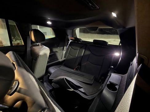 Used 2020 Cadillac XT6 Premium Luxury image 11