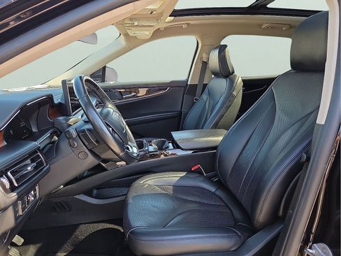 Used 2022 Lincoln Nautilus Reserve w/ Equipment Group 201A image 12