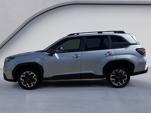 Used 2025 Subaru Forester Premium AWD/4WD image 2