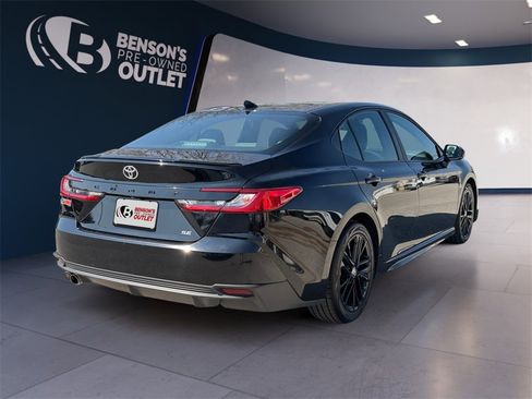 Used 2025 Toyota Camry SE image 5