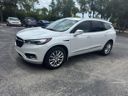 Used 2020 Buick Enclave Essence w/ Sound and Sites Package FWD image 3