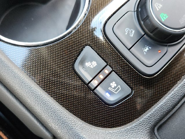Used 2023 GMC Acadia AT4 w/ Technology Package AWD/4WD image 28