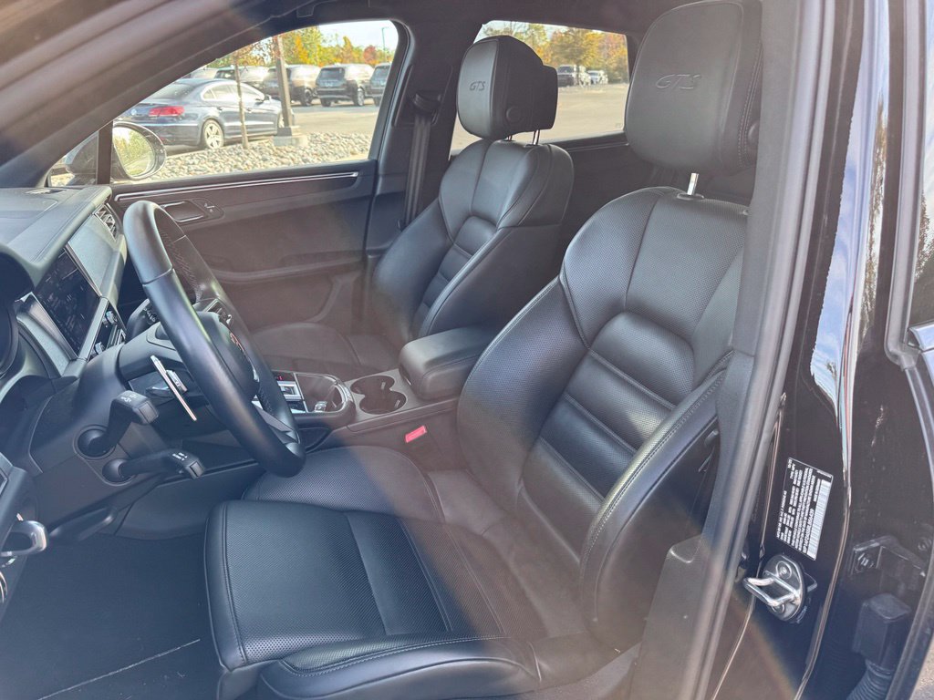 Used 2024 Porsche Macan GTS AWD/4WD image 7