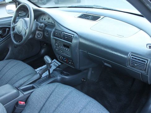 Used 2005 Chevrolet Cavalier Sedan w/ Preferred Equipment Group FWD image 31