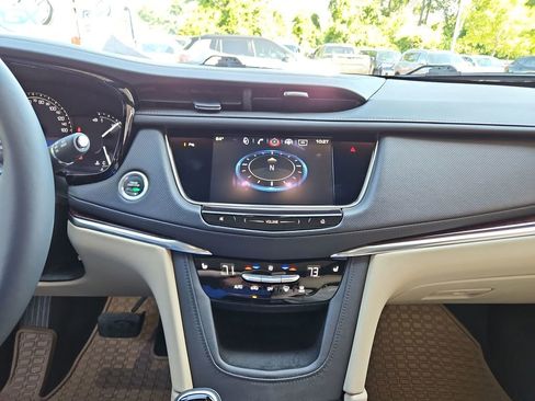 Used 2017 Cadillac XT5 Luxury w/ Driver Awareness Package FWD image 14