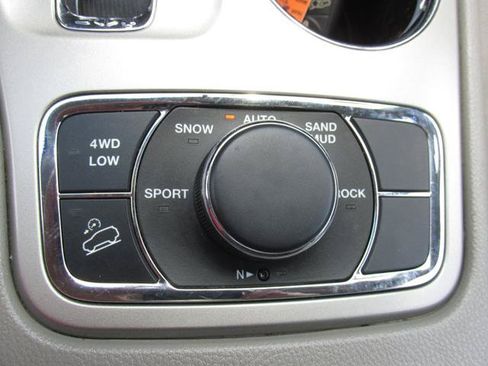 Used 2013 Jeep Grand Cherokee Laredo AWD/4WD image 17