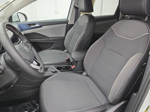 Certified 2024 Volkswagen Taos SE image 14