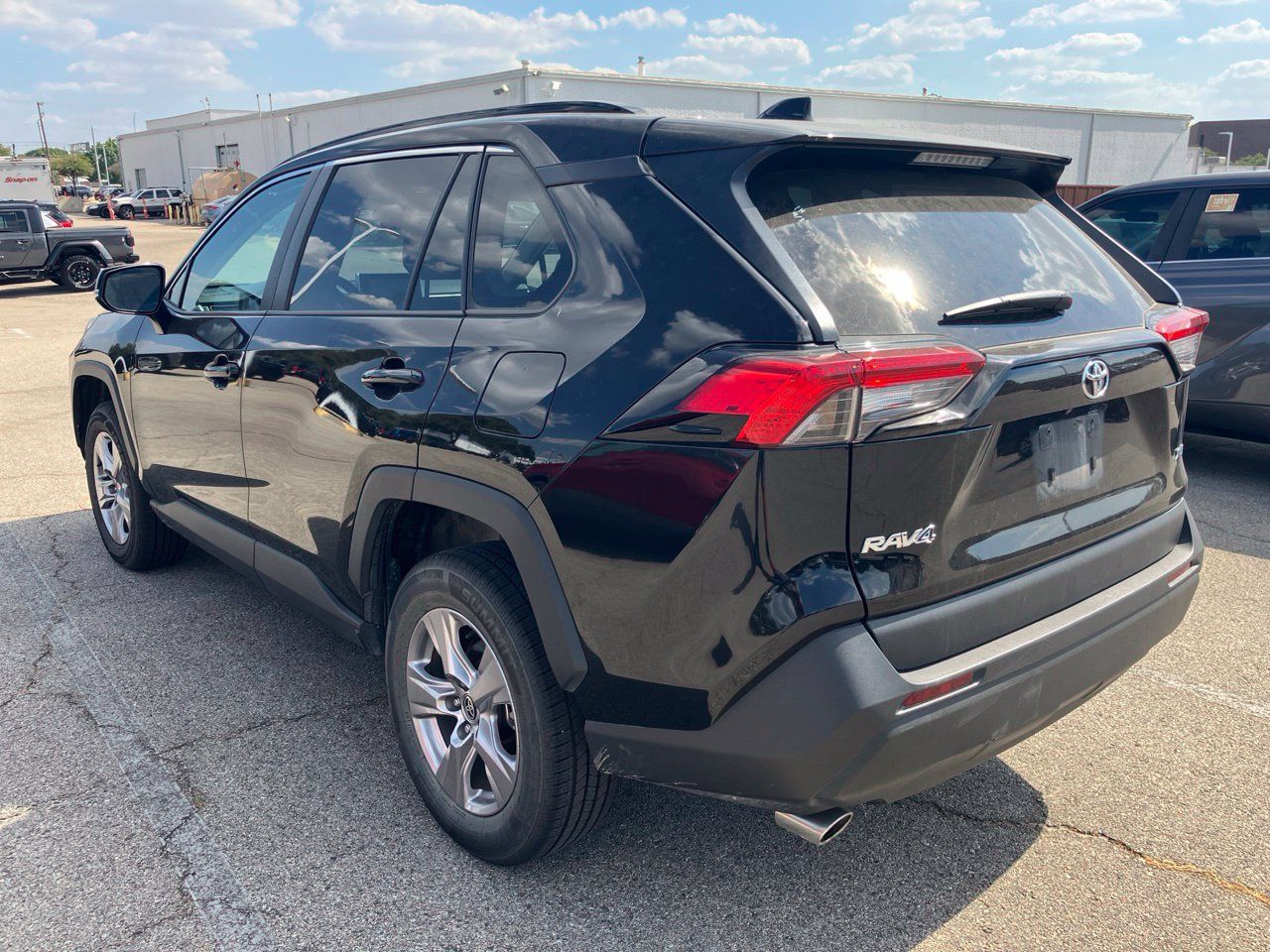 Used 2025 Toyota RAV4 XLE FWD image 6