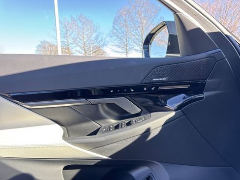 Certified 2024 BMW 530i xDrive w/ Premium Package image 21