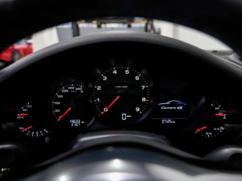 Used 2014 Porsche 911 Carrera 4S image 11