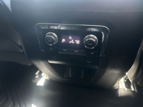 Used 2024 GMC Yukon XL AT4 w/ Technology Package AWD/4WD image 36