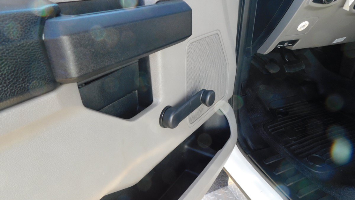 Used 2017 Ford F550 2WD Regular Cab Super Duty w/ XL Value Package image 19