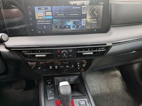 New 2025 Nissan Kicks SR w/ SR Premium Package image 34