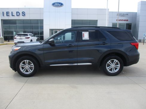 Used 2024 Ford Explorer XLT w/ Equipment Group 202A AWD/4WD image 3