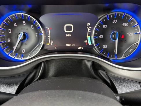 Used 2025 Chrysler Pacifica Select image 20