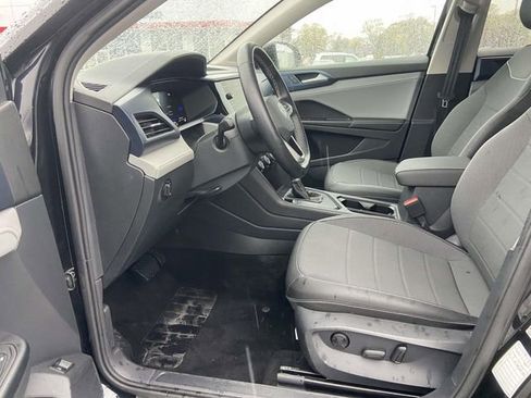 Used 2024 Volkswagen Taos SE image 11