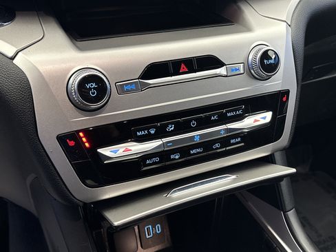 Used 2022 Ford Explorer XLT w/ Class IV Trailer Tow Package image 20