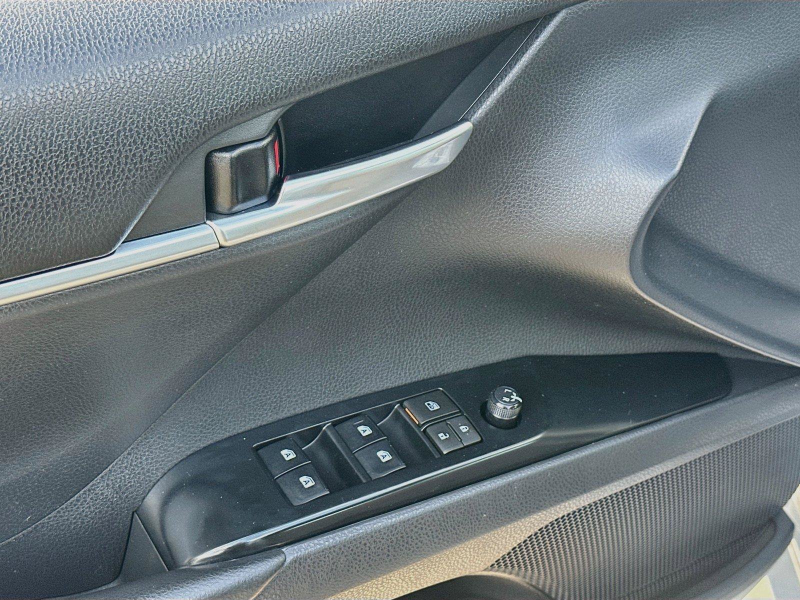 Used 2018 Toyota Camry LE FWD image 19