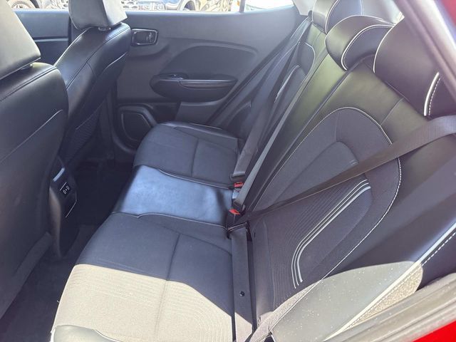 Used 2024 Hyundai Venue Limited FWD image 16