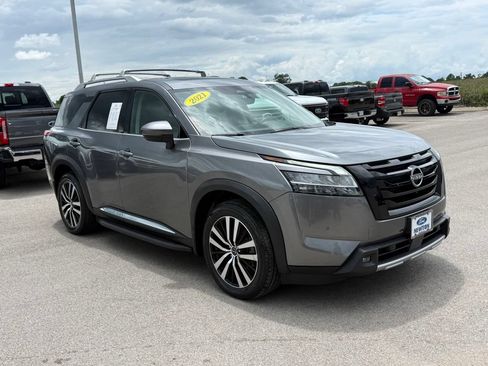 Used 2023 Nissan Pathfinder Platinum AWD/4WD image 2