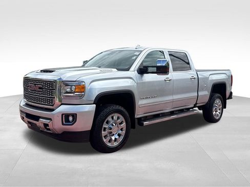 Used 2019 GMC Sierra 2500 Denali w/ Duramax Plus Package AWD/4WD image 3