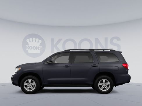 Used 2016 Toyota Sequoia SR5 w/ Premium Package AWD/4WD image 2